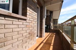 Appartement à Centre-Eixample-Can Llobet. Amplio piso de 120m2 útiles con terraza y balcón en el centro de