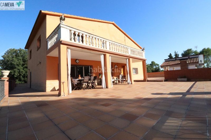 Foto 8c026d54-8179-43ac-bbe3-a0ba7c2b71e4. Casa amb calefacció aparcament piscina a Les Fonts Terrassa