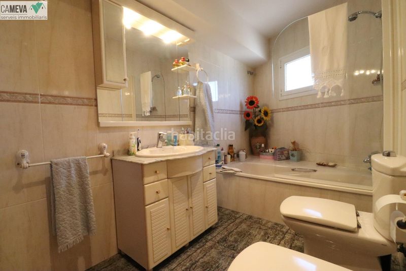 Foto 9906125a-ab96-4531-adea-d4daabe7975e. Casa amb calefacció aparcament piscina a Les Fonts Terrassa