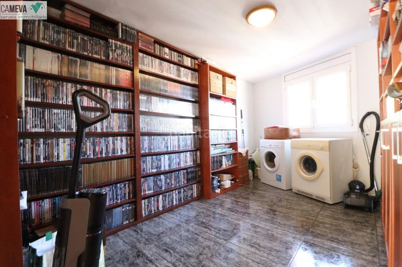 Foto adaaad3b-2ff4-44dc-8963-479419032139. Casa amb calefacció aparcament piscina a Les Fonts Terrassa