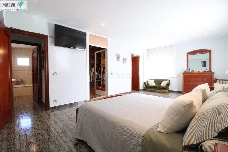 Foto af00d44a-898e-451b-84e4-6e3bcc639e5d. Casa amb calefacció aparcament piscina a Les Fonts Terrassa