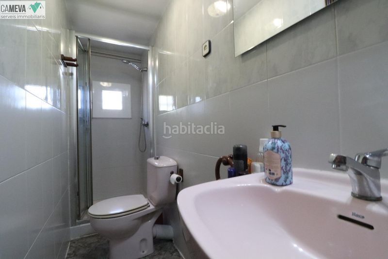 Foto f35899b9-862c-4f23-9ff7-fb624ca3d5f0. Casa amb calefacció aparcament piscina a Les Fonts Terrassa