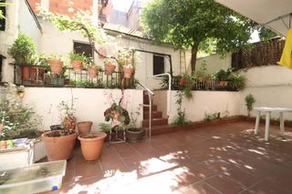 Erdgeschoss  Arago. Planta baja con 3 habitaciones, terraza de 35 m2 y trastero de 2