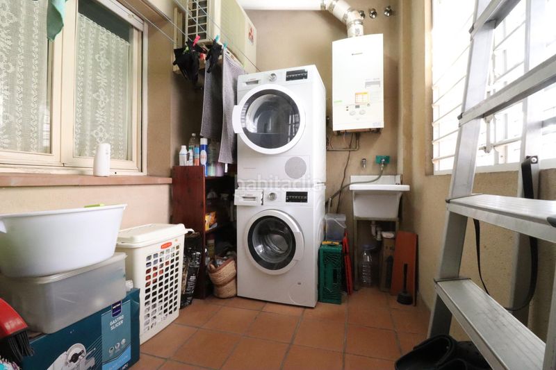 Foto f0c93952-9abb-455b-8b0a-8c9e7693f79d. Planta baixa amb calefacció aparcament a Centre Sabadell