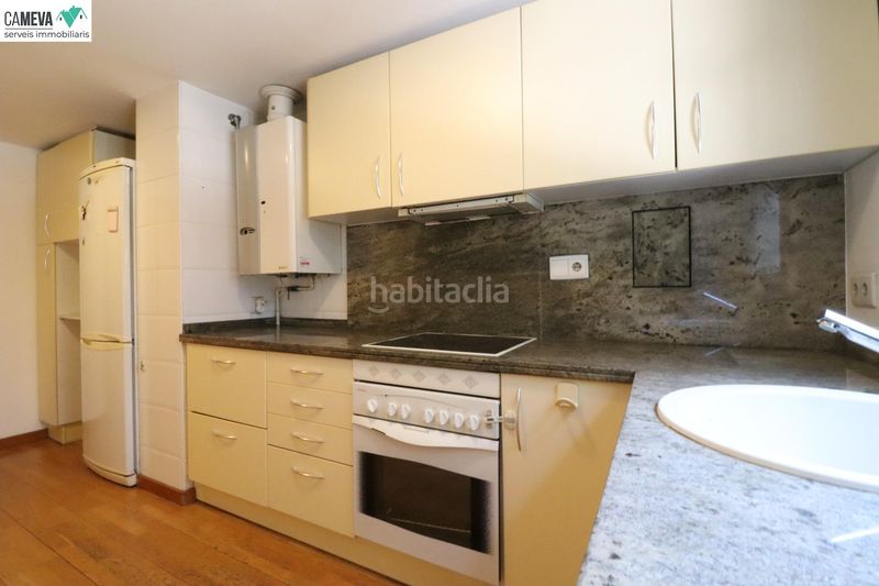 Foto 432bdb1a-6df5-460f-b9fe-a8c02e5e4ee3. Pis amb calefacció aparcament a Eixample Sabadell
