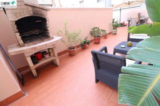 Appartement à Hostafrancs. 4 dormitoris, 2 banys, terrassa 99m2 i parking doble