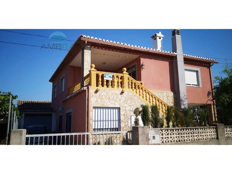 Foto 0856d408-ff35-4417-8123-1a3a5baf5c69. Xalet amb aparcament a Oliva nova Oliva