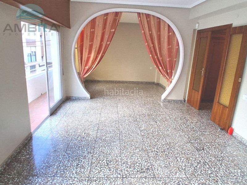Foto f1a39c37-ca49-4d95-a3e1-ab3981fa6f3e. Pis a Oliva pueblo Oliva