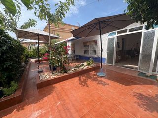 Chalet  Calle islas filipinas. Chalet 3 habitaciones  1 hab. auxiliar venta mazarrón