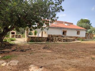 Masia a Camarles. Finca con casa grande