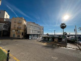 Casa  Carrer del mig 1. Encantadora casa en el centro de l’ampolla, junto al puerto marí