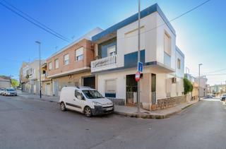 Aparcament cotxe a Calle logroño 9. Cocheraalmacén multifunción con mucho potencial en los barreros