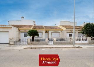 Haus en Calle canillas 6. Encantadora planta baja con cochera en miranda