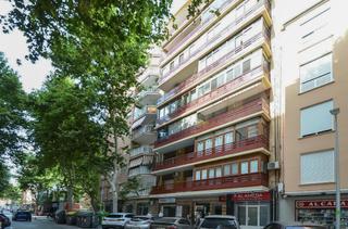Etagenwohnung en Alameda. Buscas piso grande en el centro? este lo tiene todo