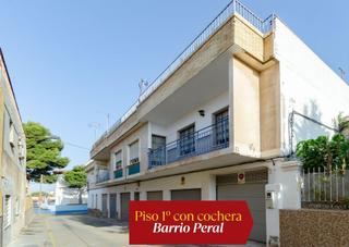 Etagenwohnung en Calle armero 24. Piso con cochera incluida en b peral, comodidad y luz!