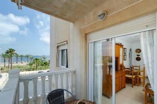 Pis a Calle dios baal 10. Descubre tu hogar ideal en primera línea de mar en menor !