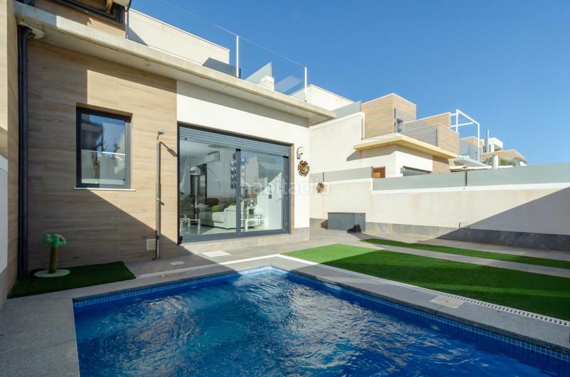 Foto eb0e1289-107e-40ed-8948-defa5c61b679. Xalet a calle pegaso 62 a Pilar de la Horadada ciudad Pilar de la Horadada