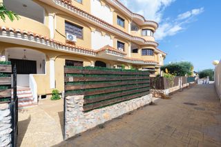 Casa en Calle de la vía principal 9. Tu oasis junto al mar menor! planta baja con porche y doble pisc