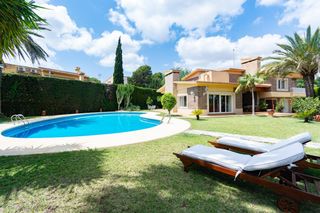 Chalet  Paseo paseo  el canal. Espectacular y exclusivo chalet en parcela de 2378 m2 con piscin