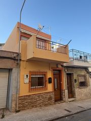 Casa a Calle guzmán 28. Vivienda acogedora, funcional y con mejoras importantes