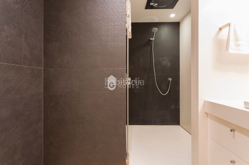 Foto 19500576-6279-4e3e-9d8a-b8c1b40ec4d1. Apartament amb calefacció a Eixample Nord Girona