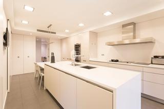 Apartament a Eixample Nord. Fabuloso apartamento con terraza de 190m2 y parking