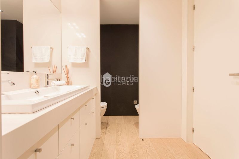 Foto 407fb6a4-6358-442a-8786-16be692a6105. Apartament amb calefacció a Eixample Nord Girona