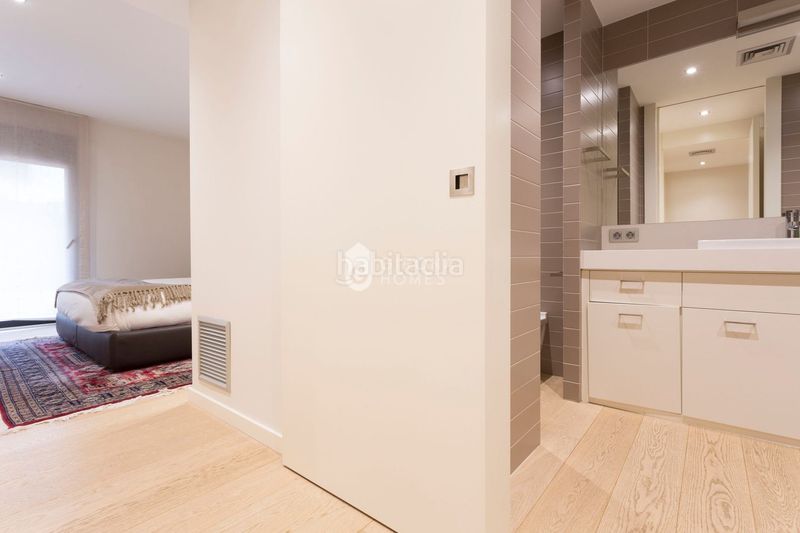 Foto a57fdf26-77d9-43e1-8eff-02d32a1bc41c. Apartament amb calefacció a Eixample Nord Girona
