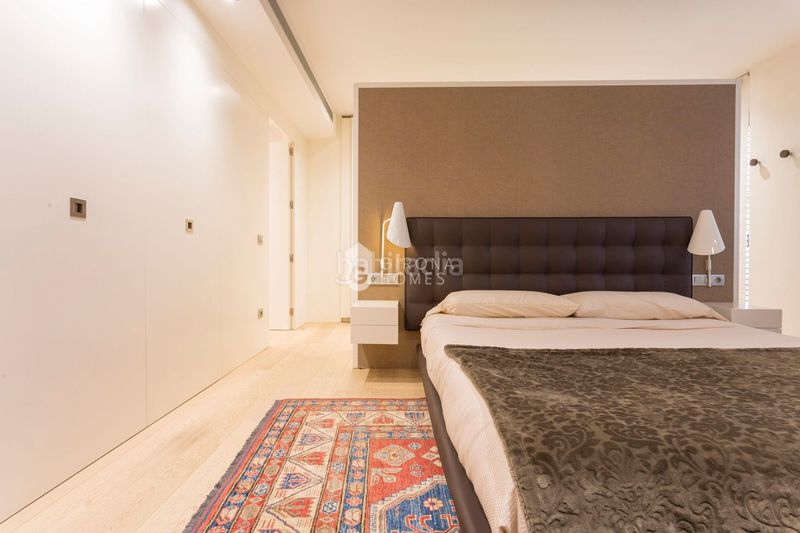 Foto b9a6e11b-2571-478f-ba92-f034147e30c8. Apartament amb calefacció a Eixample Nord Girona