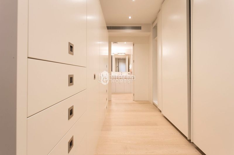 Foto c3d92163-d847-41b5-8fde-b35bc6d8c8db. Apartament amb calefacció a Eixample Nord Girona