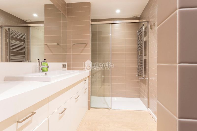 Foto e992db5e-5719-4785-b1f5-3b9814e4aa18. Apartament amb calefacció a Eixample Nord Girona