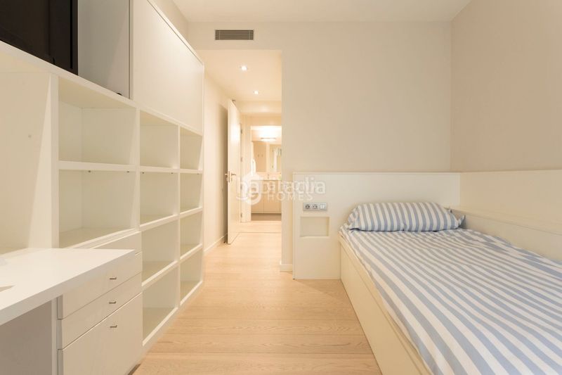 Foto f7ea0ac2-5340-4c86-aac0-b2bc9952c33a. Apartament amb calefacció a Eixample Nord Girona