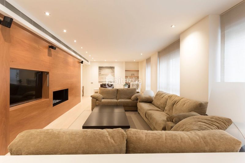 Foto f884bb42-913f-432b-8e23-d70d24a047ce. Apartament amb calefacció a Eixample Nord Girona
