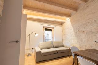 Rent Penthouse in Centre-Barri Vell. Encanto y confort en el centro de girona  piso 1 hab. en plaza c