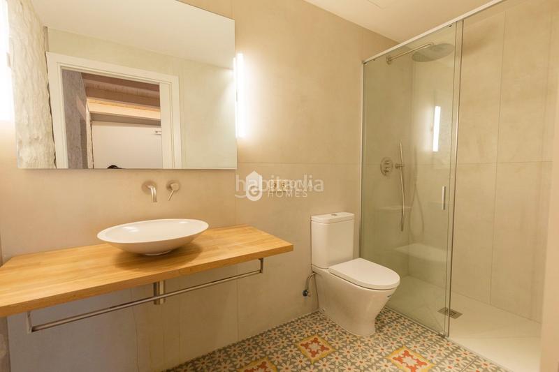 Foto fbb9f952-e4cb-41b4-8769-cc3098c610fa. Lloguer àtic amb calefacció a Centre-Barri Vell Girona