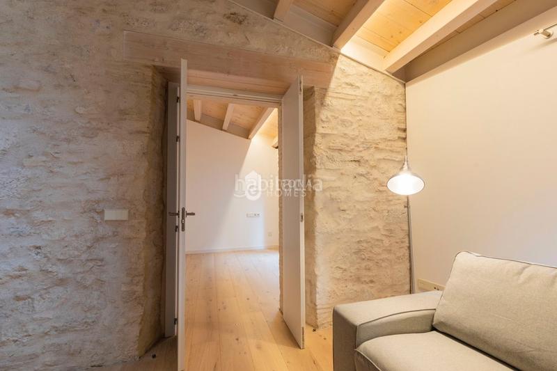 Foto 0ed231b3-7a3d-4b3b-bcab-4d122fa2bf9f. Location attique avec chauffage dans Centre-Barri Vell Girona