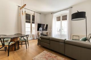 Lloguer Apartament a Centre-Barri Vell. Temporada piso espacioso y luminoso en calle de la força