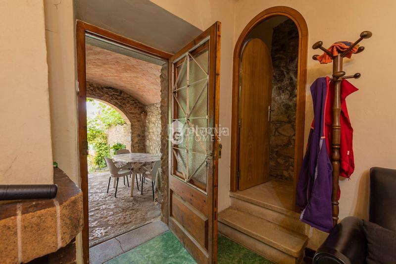 Foto c2014bd9-5b40-4305-9db0-fdca62f4d49e. Masia a Sant Daniel Girona