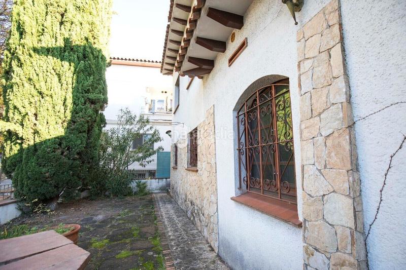 Foto 06342dfb-afa3-46a5-bef2-d519fa757bbd. Casa encantadora casa con jardín en las pedreres, en Girona