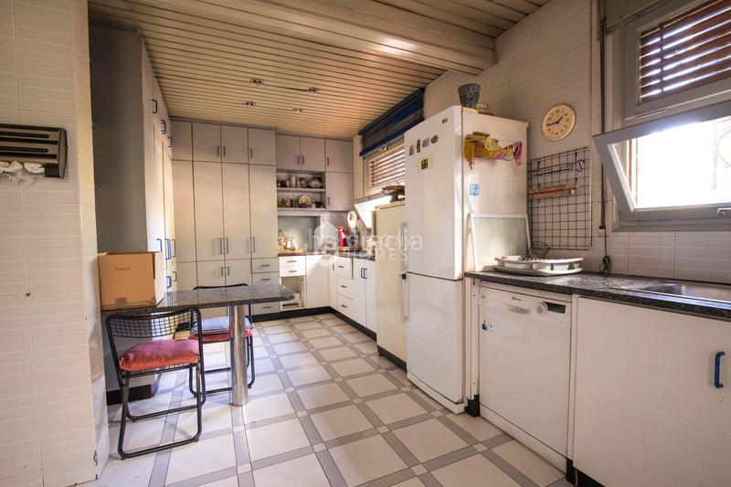 Foto 38dc2acb-66f4-4e42-8d15-5bdf2d668ad9. Casa encantadora casa con jardín en las pedreres, en Girona