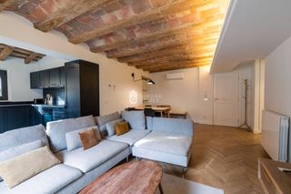 Rent Apartment in Centre-Barri Vell. Apartamento histórico con encanto y toque moderno en el icónico