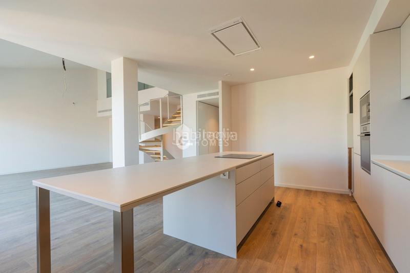 Foto 0f5a2a34-93c8-4e7f-b7c2-341ad26f21be. Attico con riscaldamento in Eixample Nord Girona