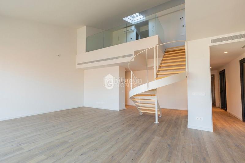 Foto e2c3c00f-b533-45a8-93e1-8cd5c1b2a753. Attico con riscaldamento in Eixample Nord Girona
