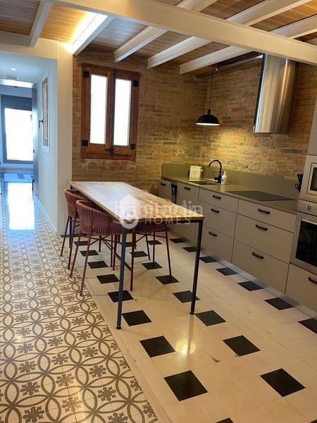 Foto 7ddcebb3-1f66-413a-b6a7-14fc4968fd2f. Location attique dans Eixample Nord Girona