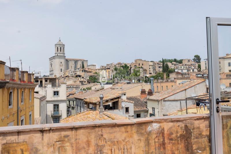 Foto 5e3eb7b9-30af-43d0-be62-19197fc594a5. Attico in Centre-Barri Vell Girona