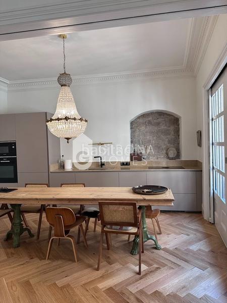Foto 0029e953-5c34-4e8c-9cec-4102acaab686. Alquiler apartamento encanto histórico y confort moderno en la calle de la força en Girona