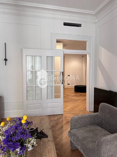 Foto 031888a3-8ffc-4c92-8ffb-f3d89915d47b. Alquiler apartamento encanto histórico y confort moderno en la calle de la força en Girona