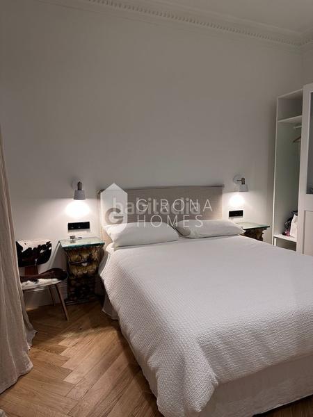 Foto 326059c0-ba88-4e5c-8573-0d68ddcefebc. Alquiler apartamento encanto histórico y confort moderno en la calle de la força en Girona