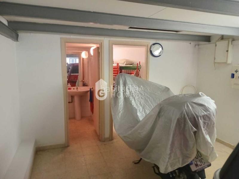 Foto 4f542f46-3bfc-45d1-9e59-f2891d3749ec. Parking voiture dans Sant Narcis Girona