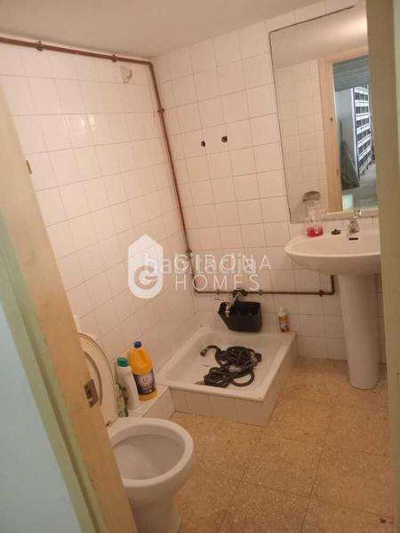 Foto 602e1974-bdcd-43ad-b2ea-3e560d04f708. Parking voiture dans Sant Narcis Girona